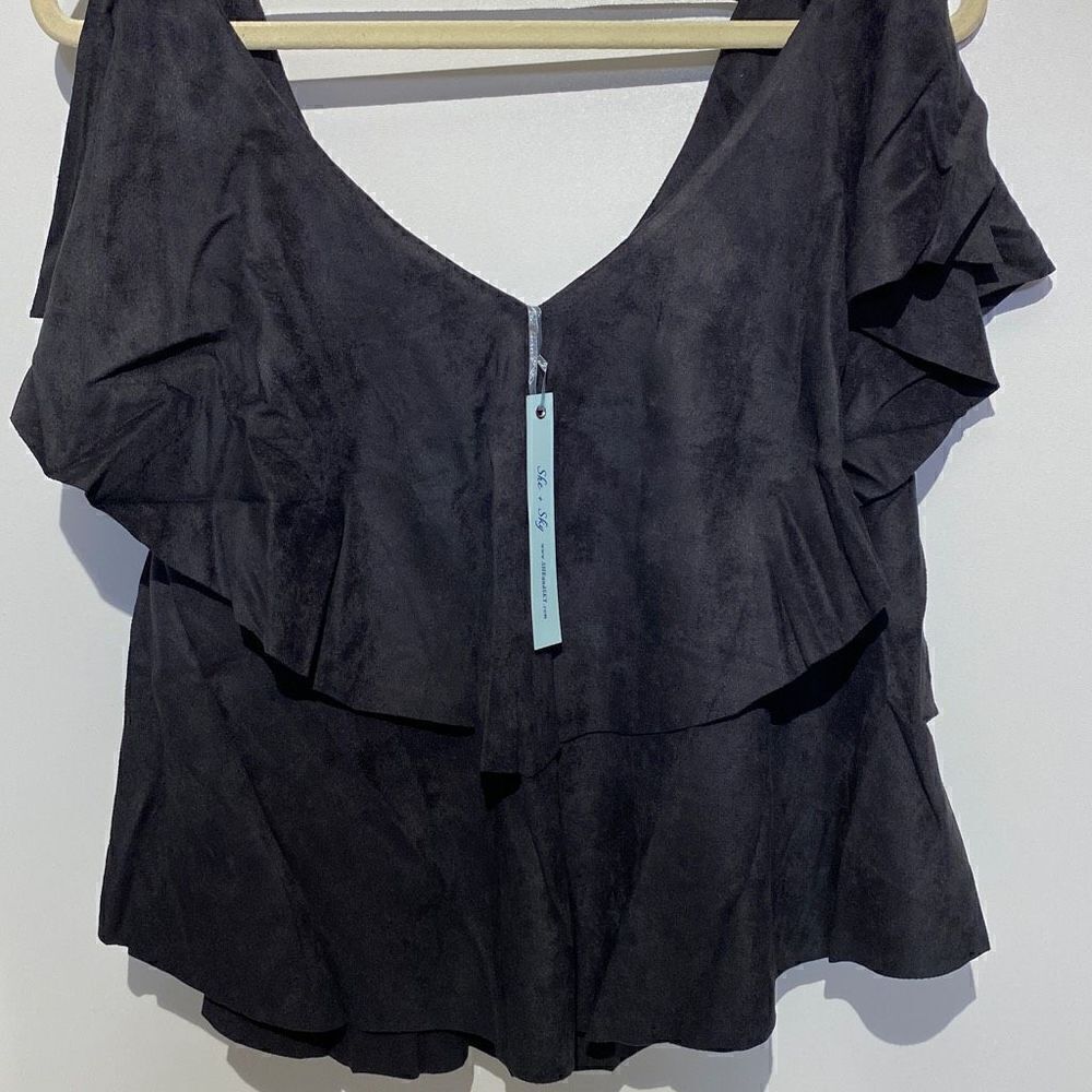 She + Sky Women's V-Neck Ruffled Cape Velvet Top Black Size L New With Tags